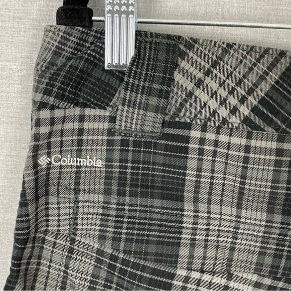 Columbia Omni-Shade Shorts Lightweight Casual Bermuda Length Gray Plaid - Picture 5 of 13